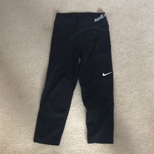black nike capris